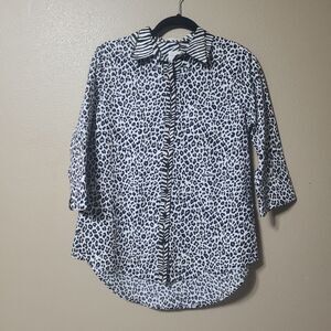 Chicos Shirt Womens Size 0 US 4 XS Petite No Iron Top Button Up Animal Print